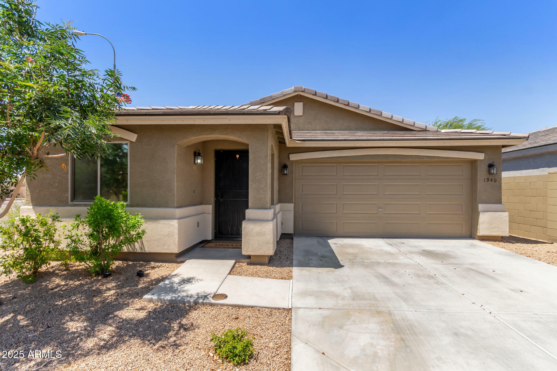 Property Photo:  1940 W Expressman Street  AZ 85120 