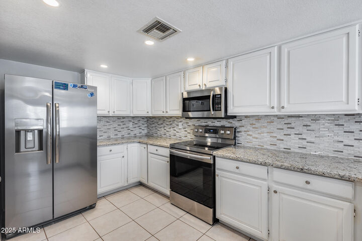 Property Photo: 11217 E Laurel Lane AZ 85259