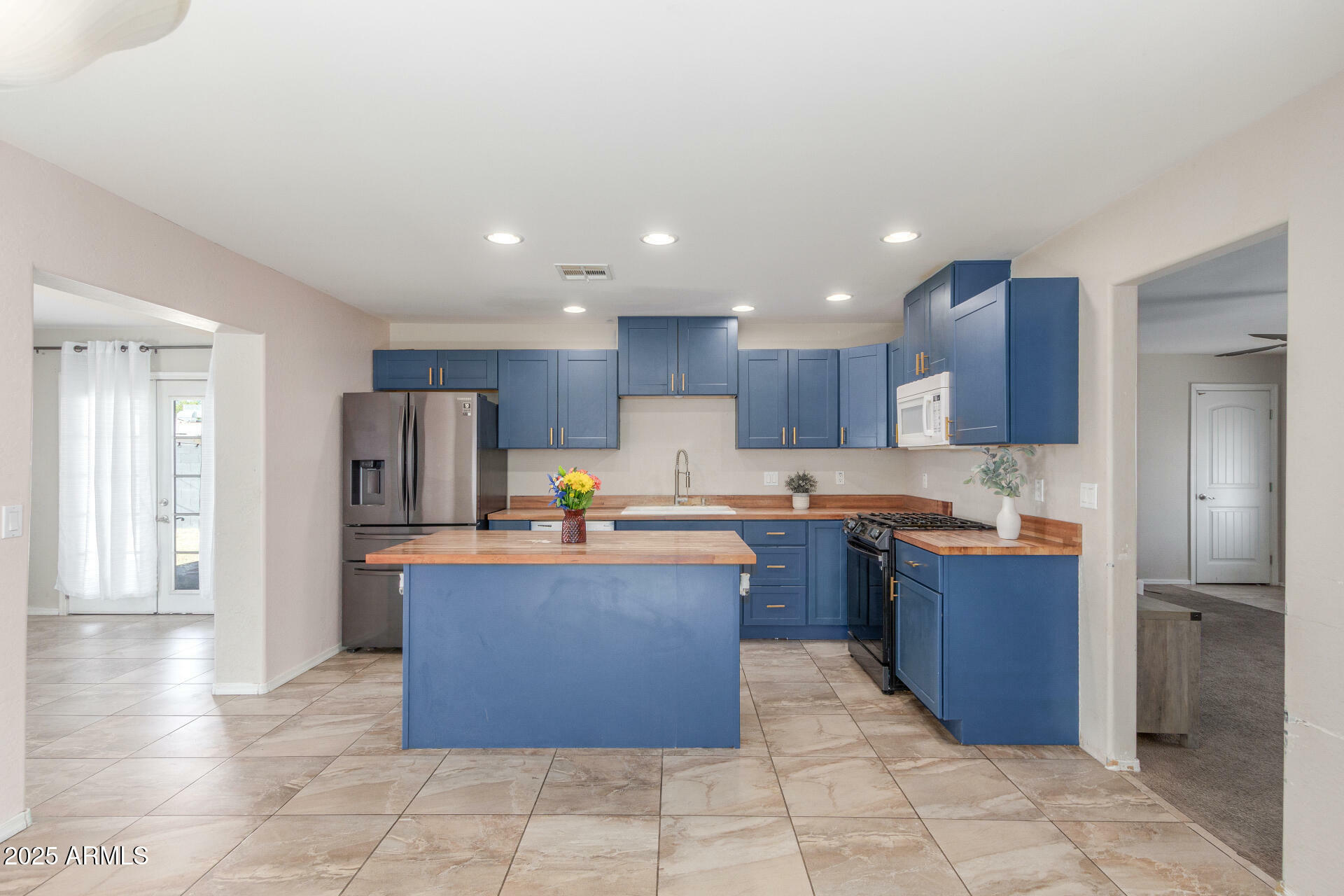 Property Photo: 4238 W Krall Street AZ 85019