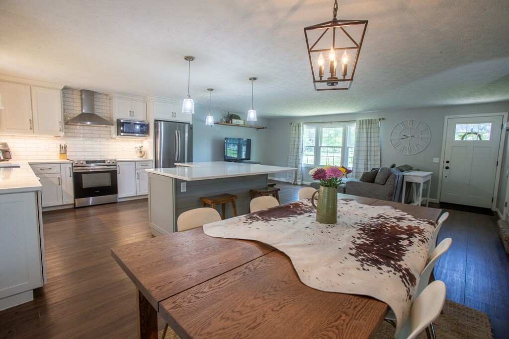 Property Photo: 1114 Foxmoor Lane OH 44805