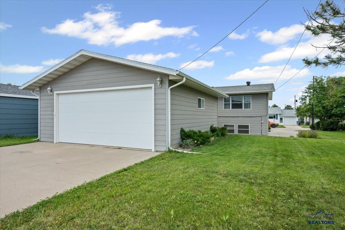 Property Photo:  1932 Arizona  SD 57785 