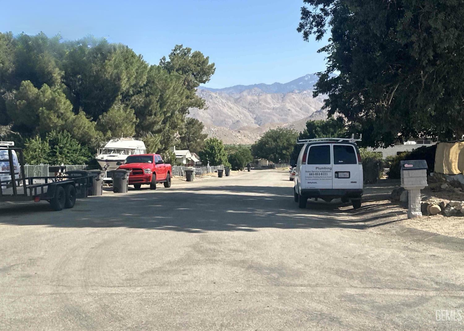 Property Photo: 5024 Shawnee Drive CA 93283
