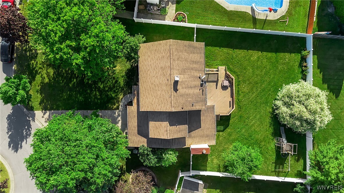 Property Photo: 10 San Mateo Court NY 14051
