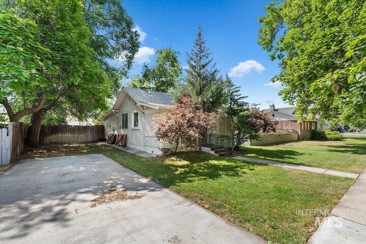 Property Photo:  1016 11th Ave S  ID 83651-4563 