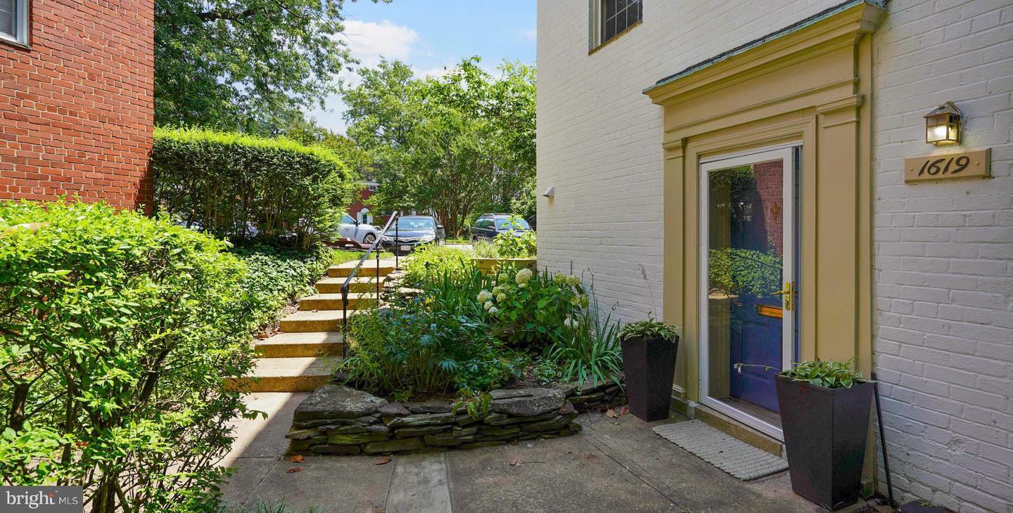 Property Photo: 1619 Ripon Place VA 22302