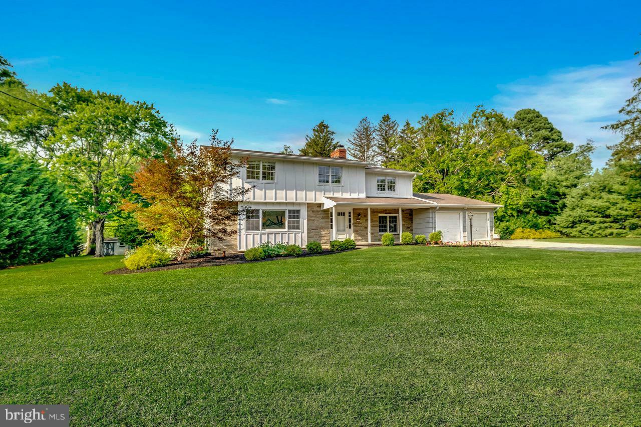 Property Photo:  4 Larkspur Lane  NJ 08648 