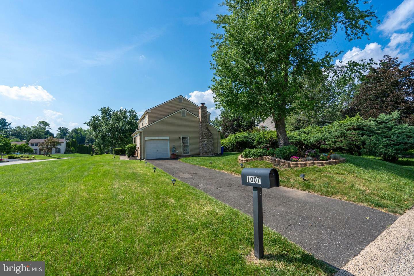 Property Photo: 1007 Dixon Road PA 19027