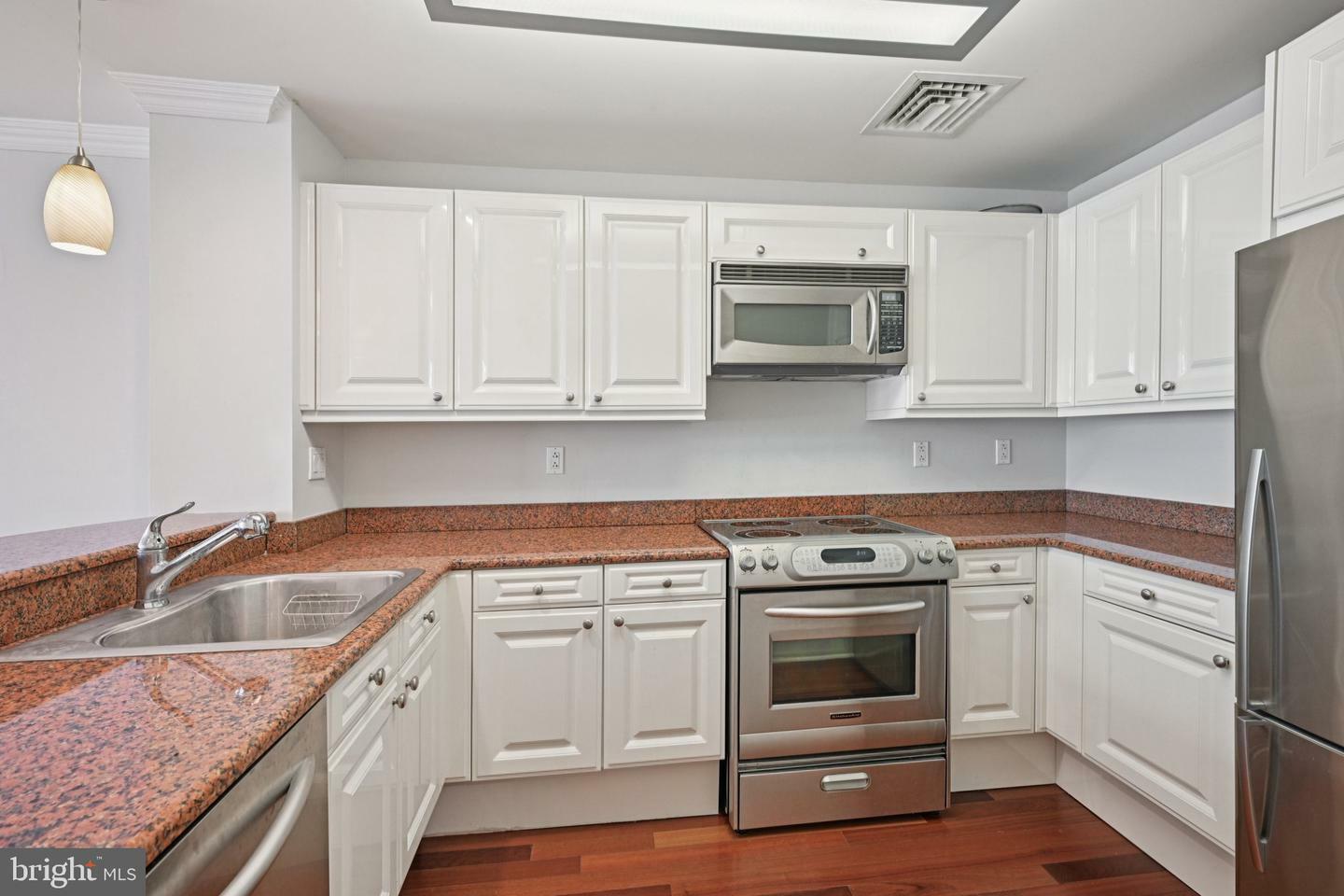 Property Photo: 1500 Chestnut Street 8C PA 19102