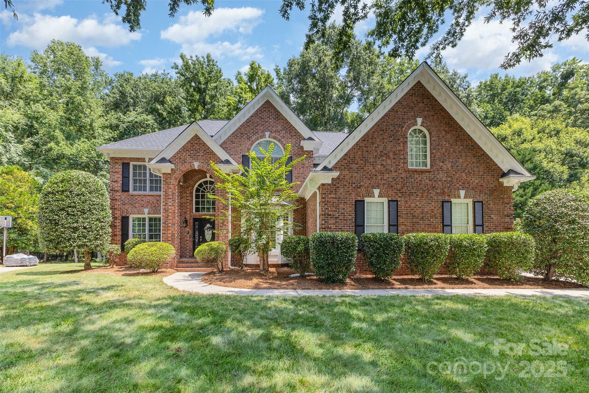 Property Photo: 6612 Saunton Court NC 28277