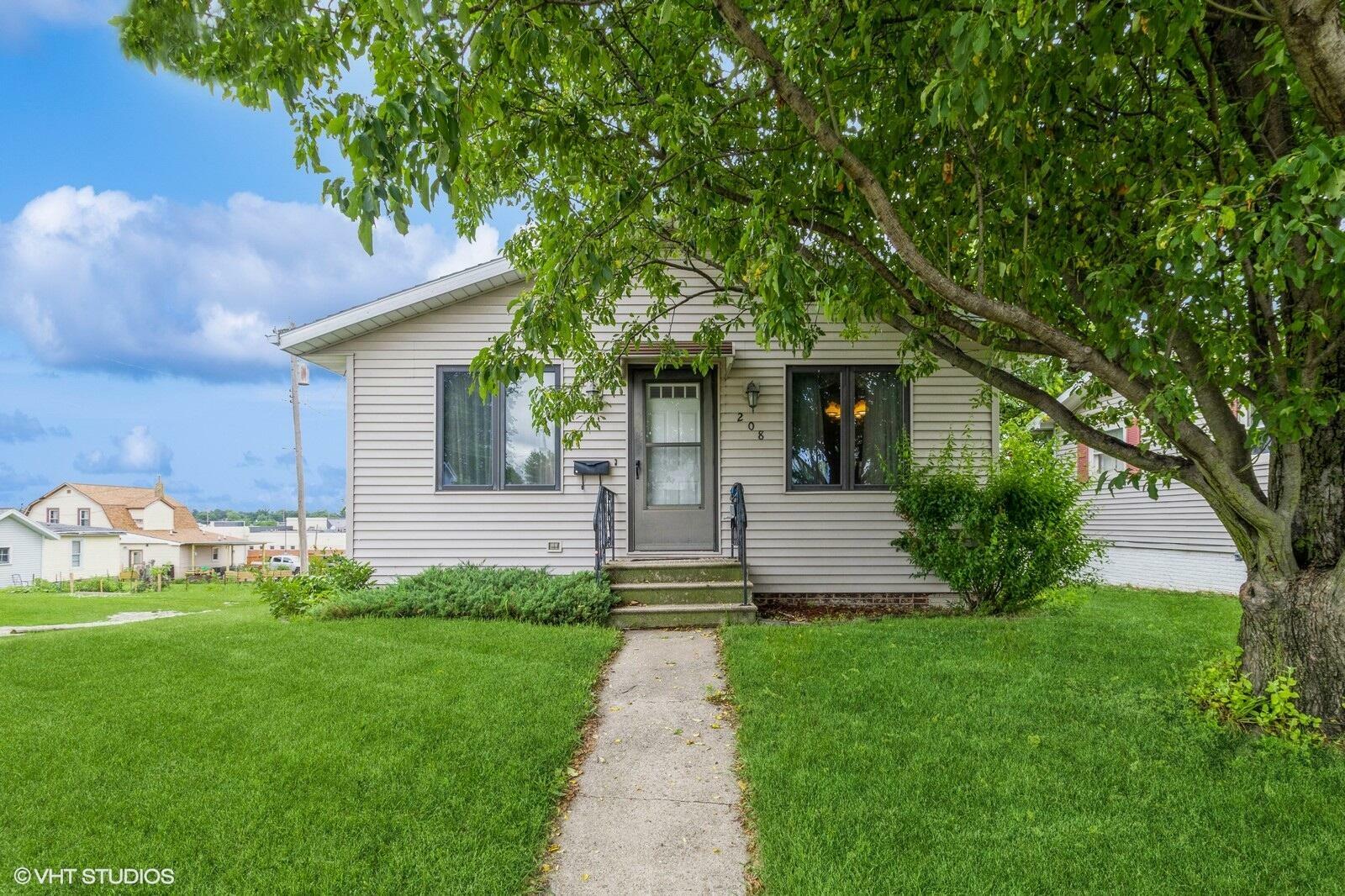 208 Young Street  Marshalltown IA 50158 photo