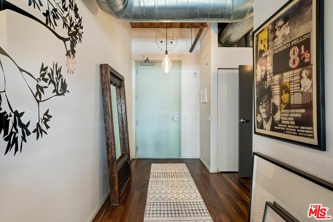 Property Photo:  530 S Hewitt St  CA 90013 