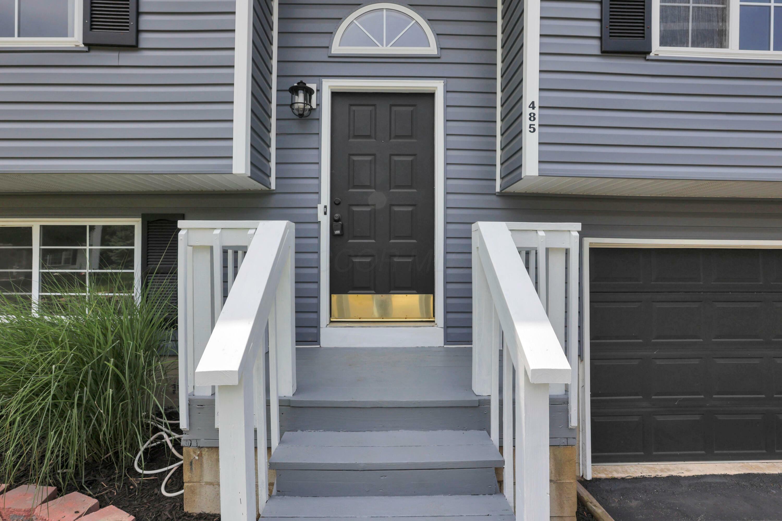Property Photo:  485 Warwick Lane  OH 43147 