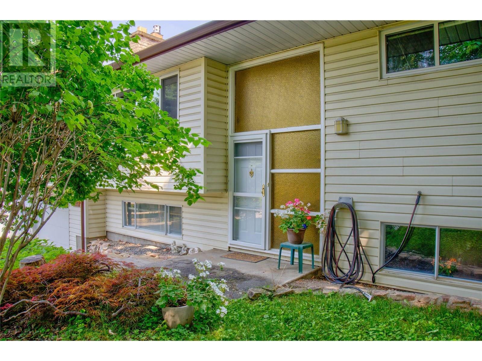 Property Photo: 2651 20 Avenue Northeast BC V1E 3G5