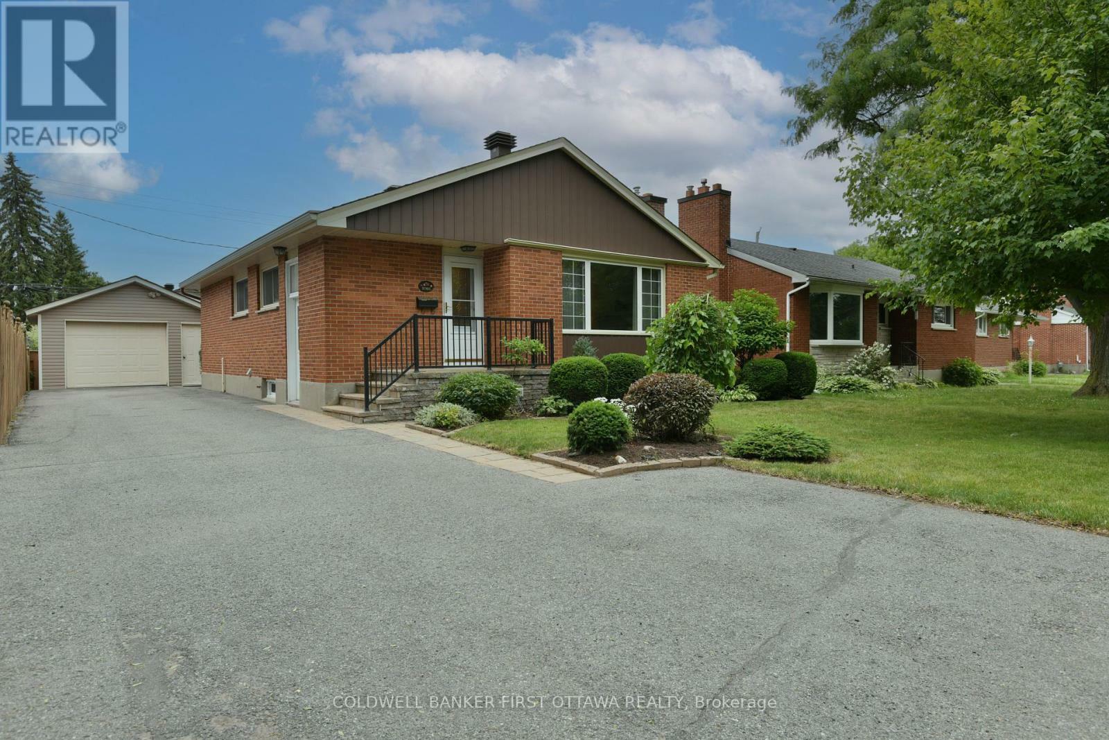 Property Photo: 2366 Drury Lane ON K2C 1G5