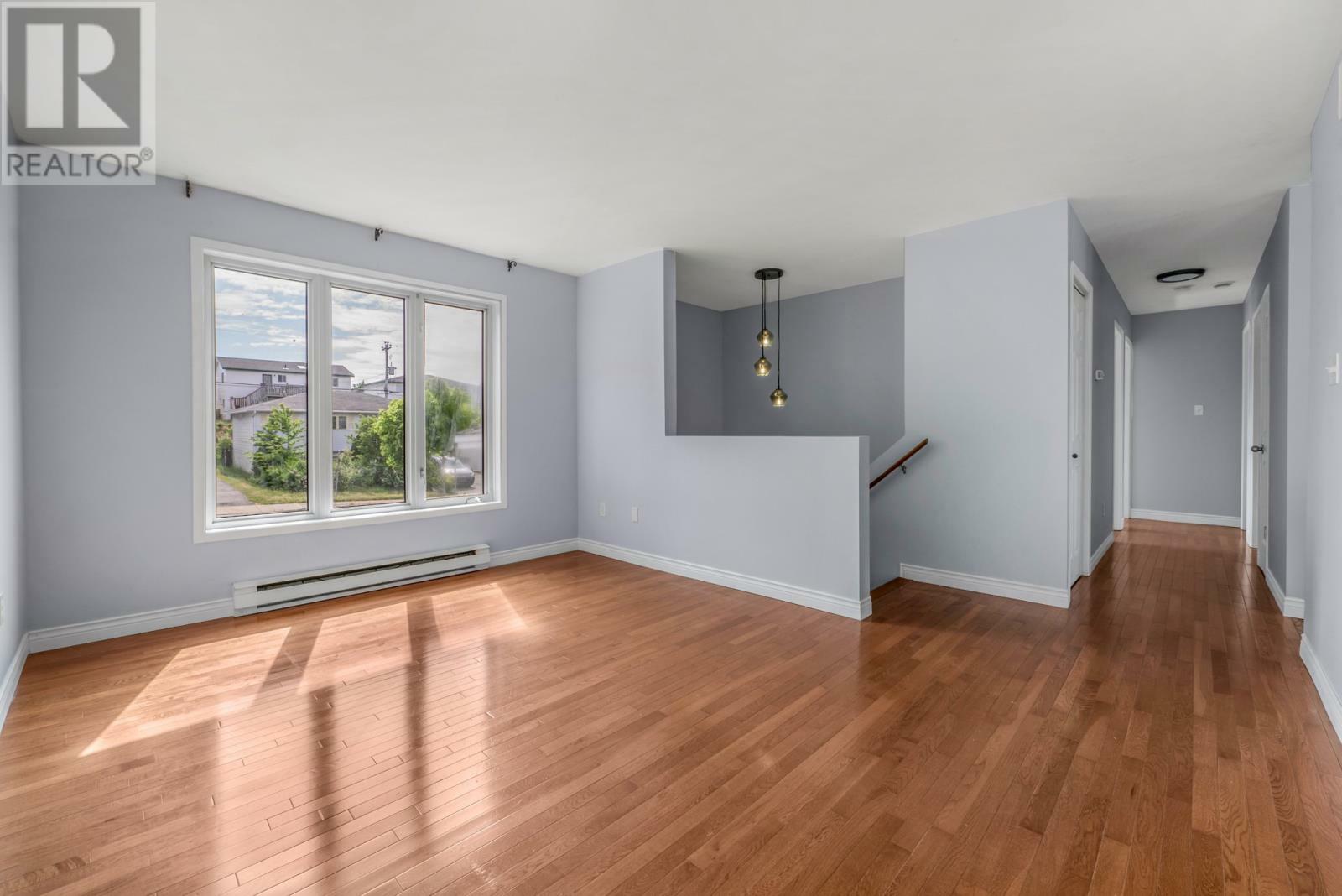 Photo de la propriété: 5 Frobisher Avenue NL A1N 4V7