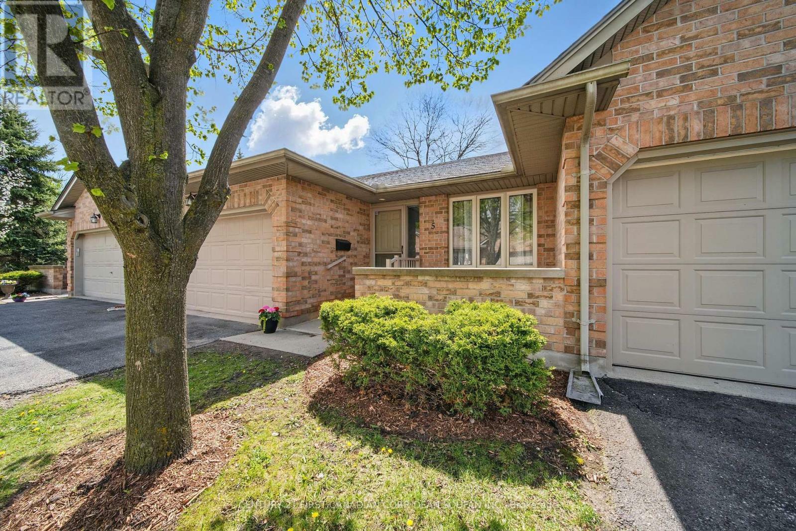 Photo de la propriété: 1241 Beaverbrook Avenue 5 ON N6H 5P1