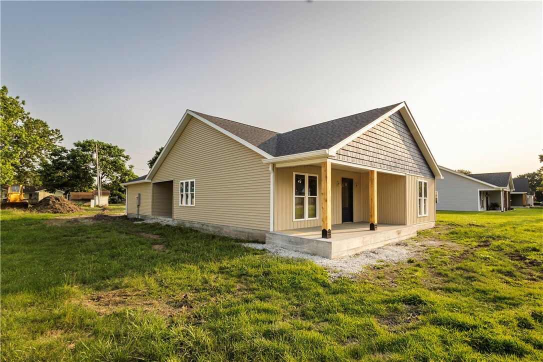 Property Photo:  108 E North 2nd Street  IL 62534 