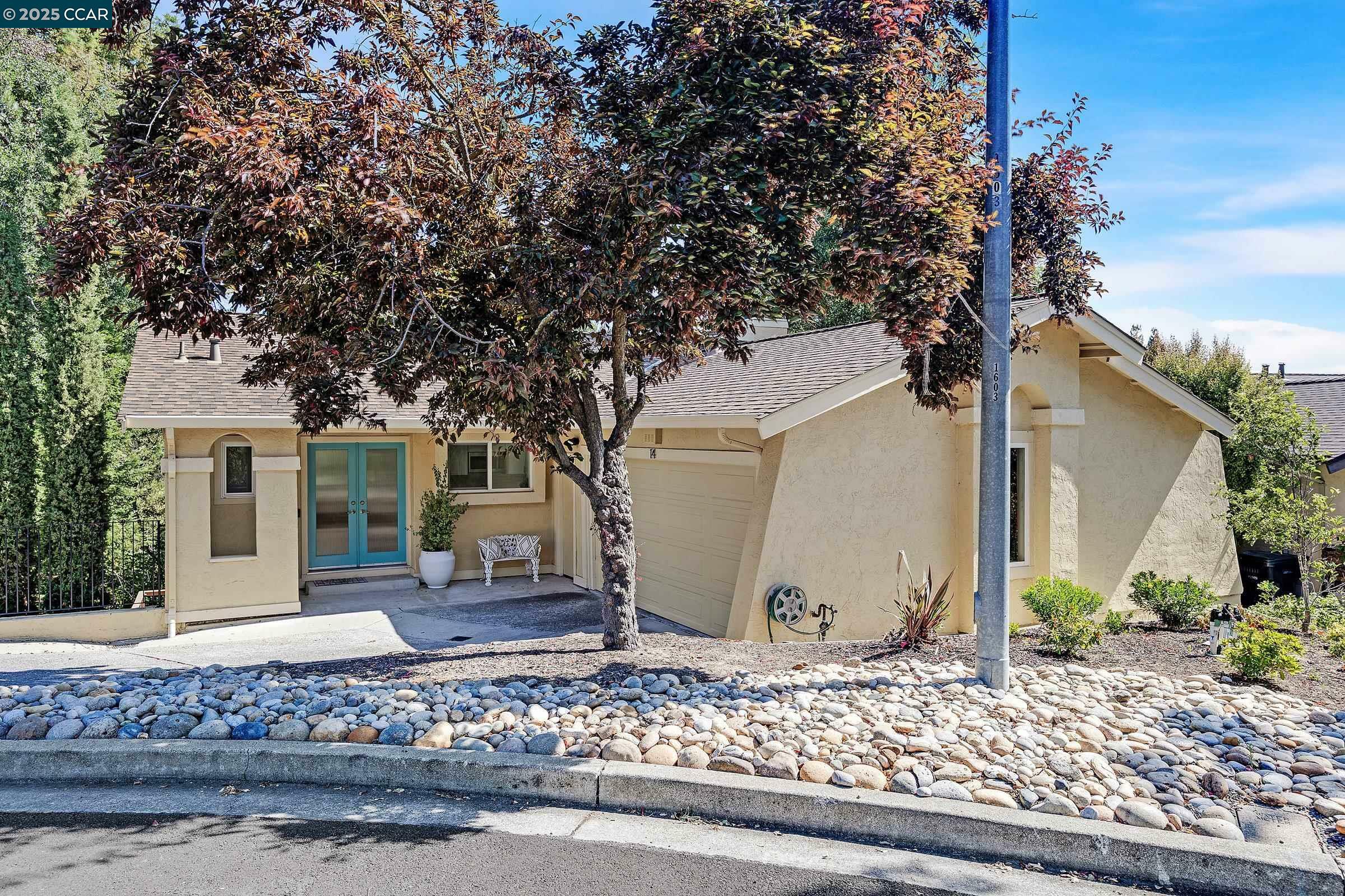 Property Photo: 14 Saint Louis Ln CA 94523