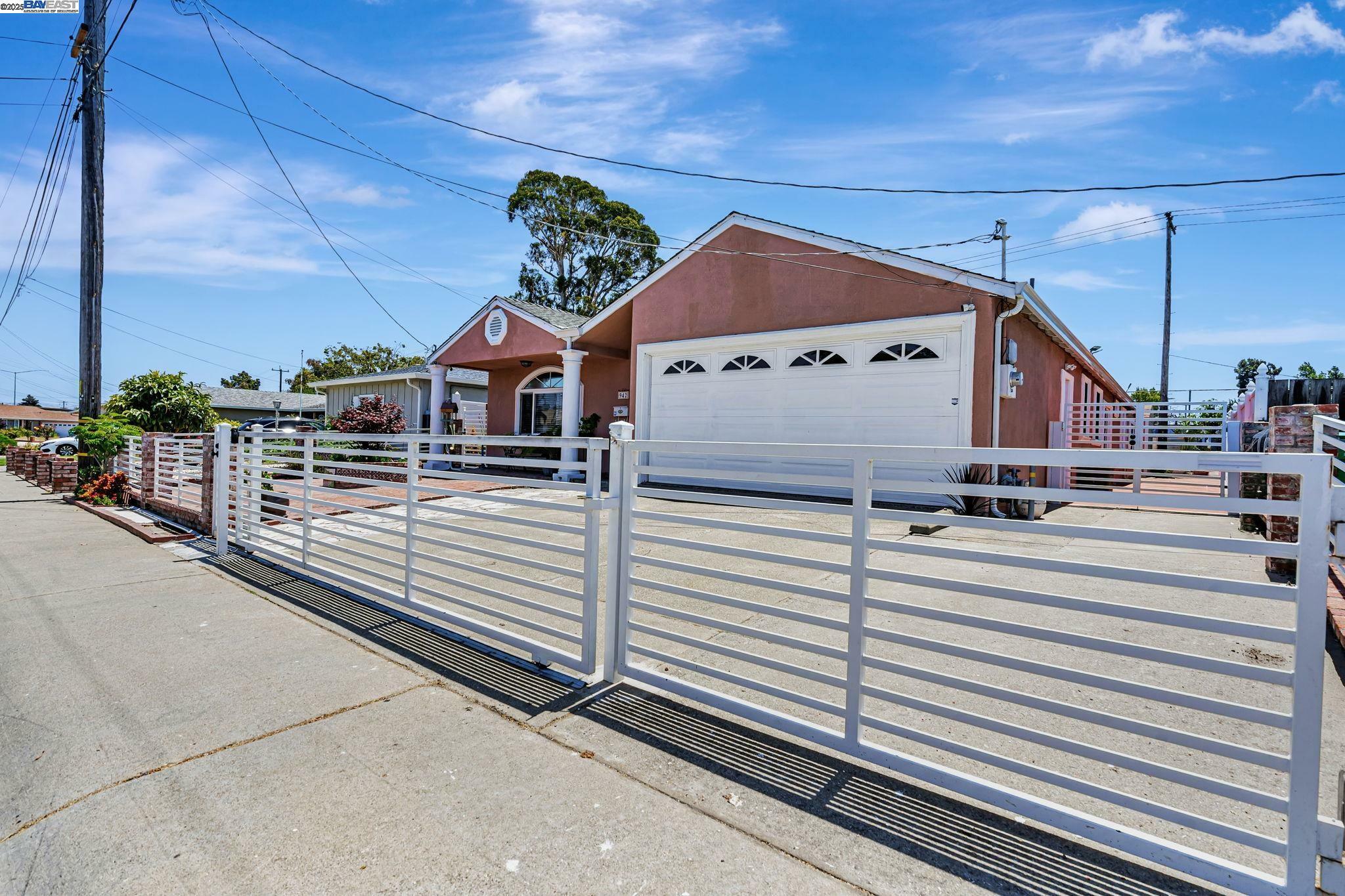 Property Photo:  942 Purdue St  CA 94579 