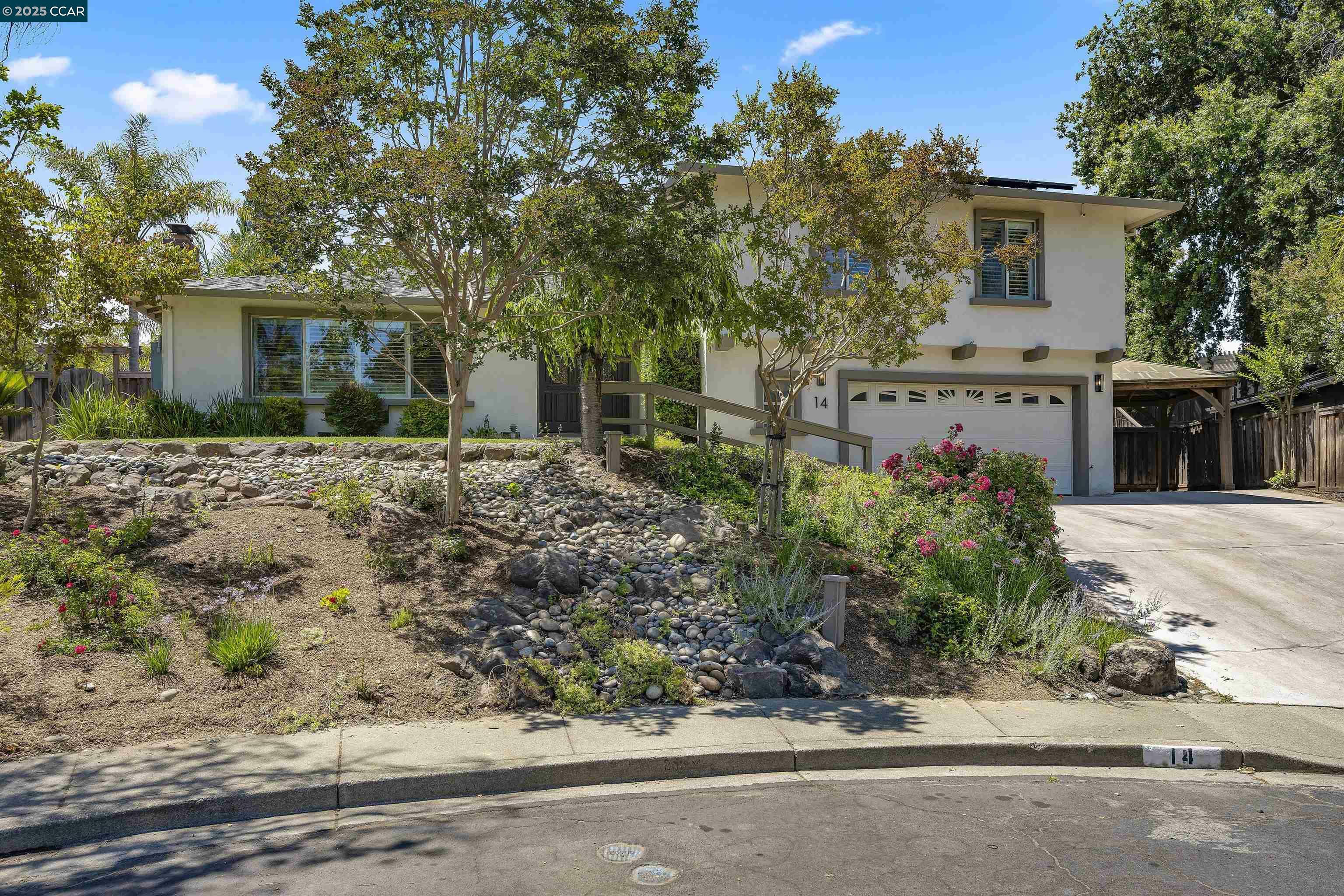 Property Photo: 14 Dublin Ct CA 94523