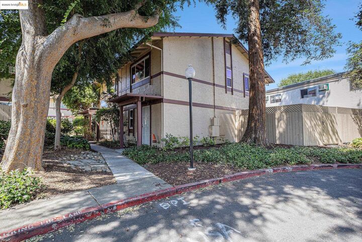 Property Photo: 1563 Parkwood Pl CA 94521