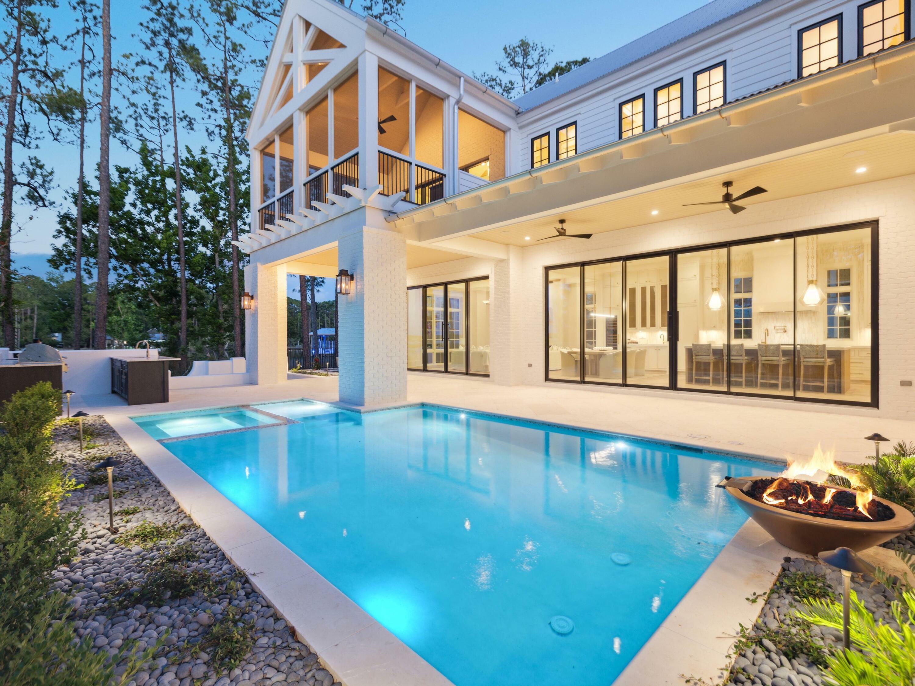 Property Photo: 255 Churchill Oaks Dr FL 32459