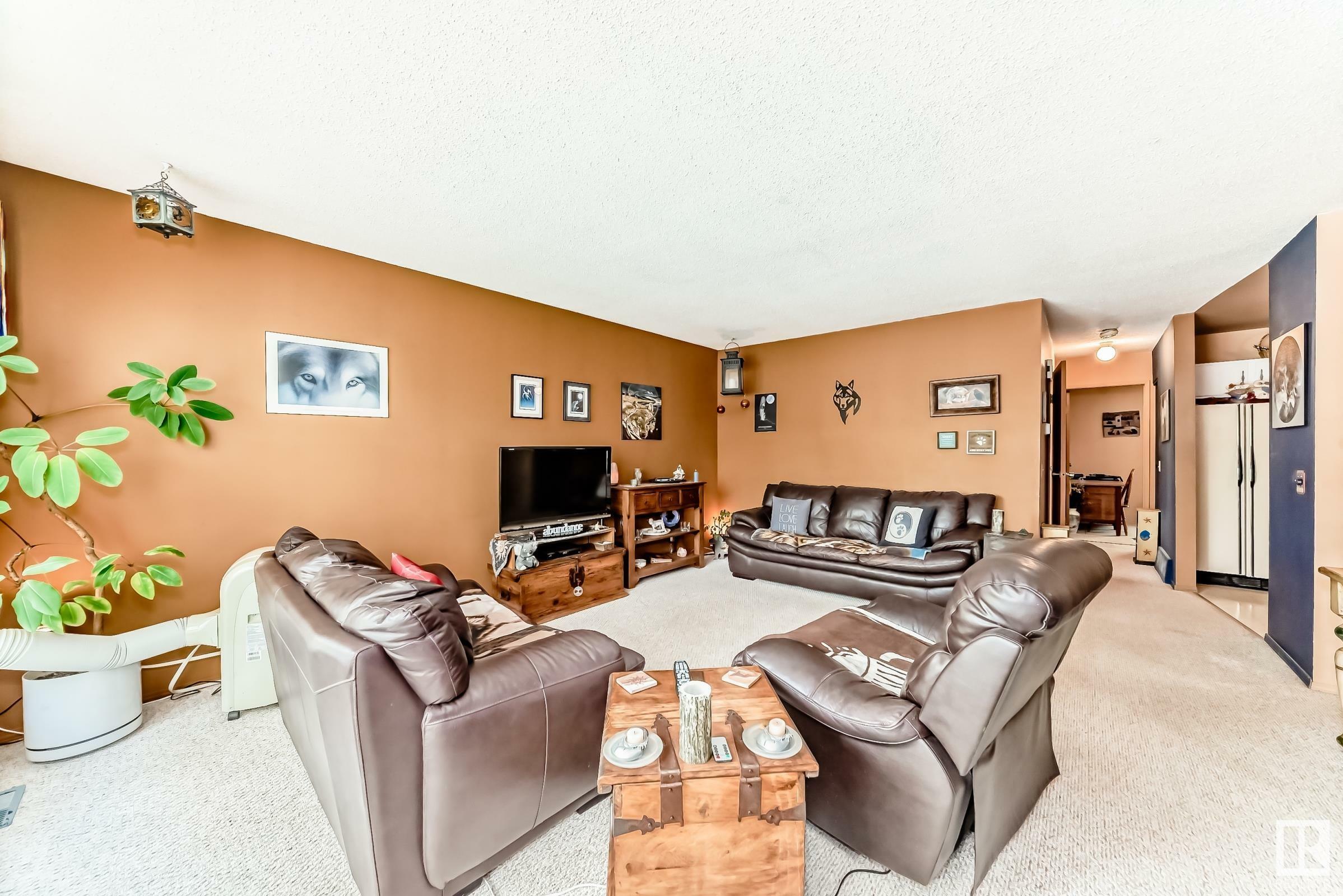 Property Photo: 4 Franklin Place AB T8N 3P5