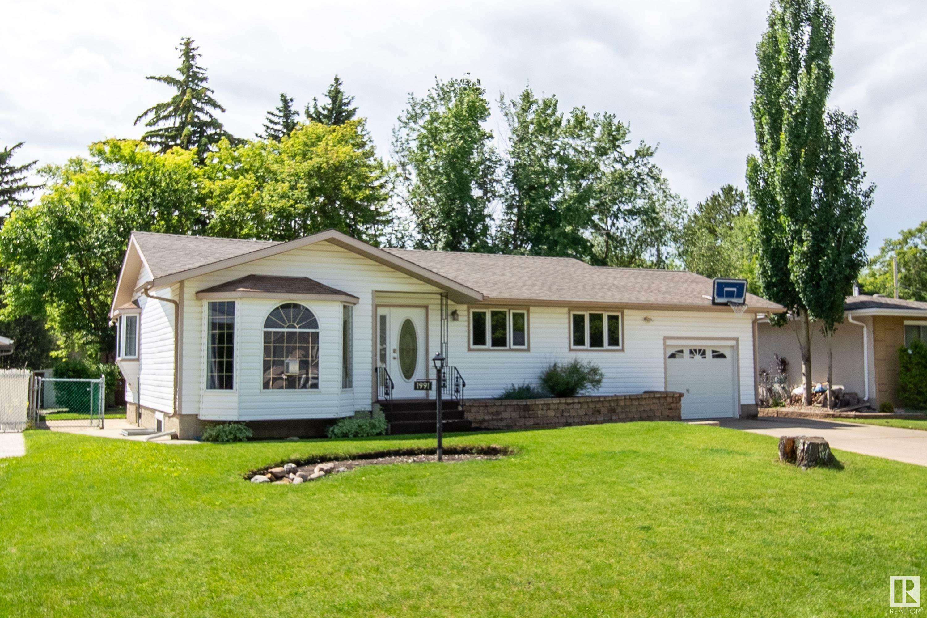 1991 Avondale Court  Sherwood Park AB T8A 0Y1 photo