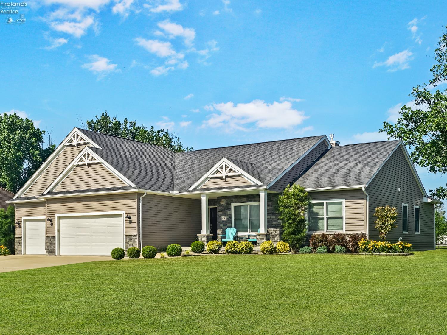 Property Photo:  253 Woodhaven Cresent Drive  OH 43410 