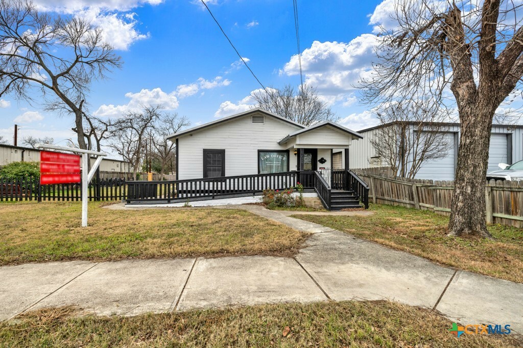 Property Photo:  608 S Guadalupe Street  TX 78666 