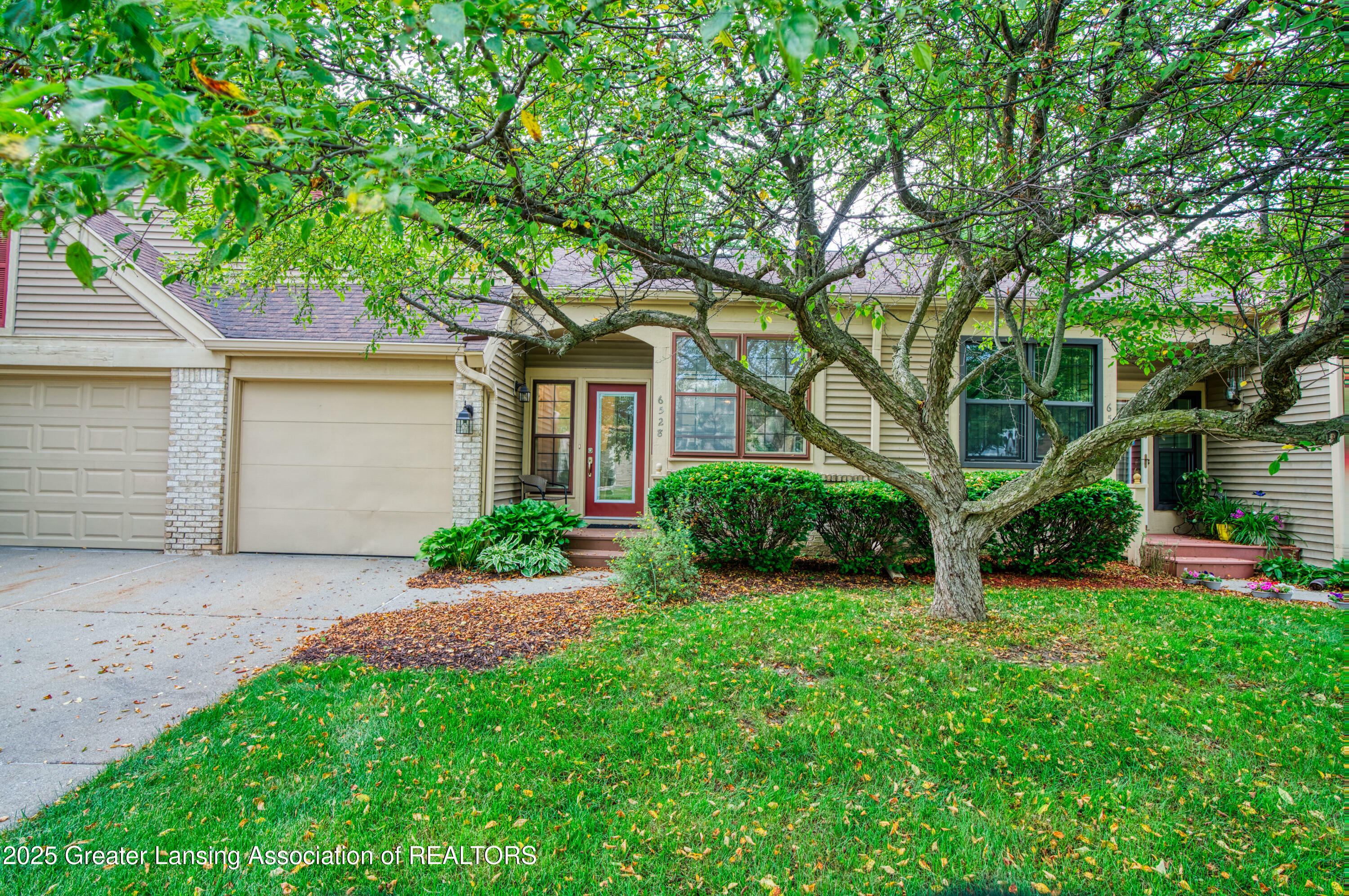 Property Photo:  6528 Springtree Lane  MI 48917 