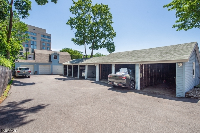 Property Photo:  19 Saint Lukes Pl 2  NJ 07042 
