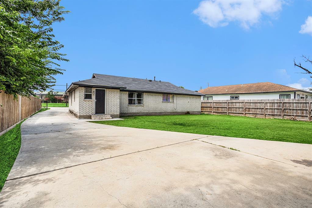 Property Photo: 8437 Furray Road TX 77028