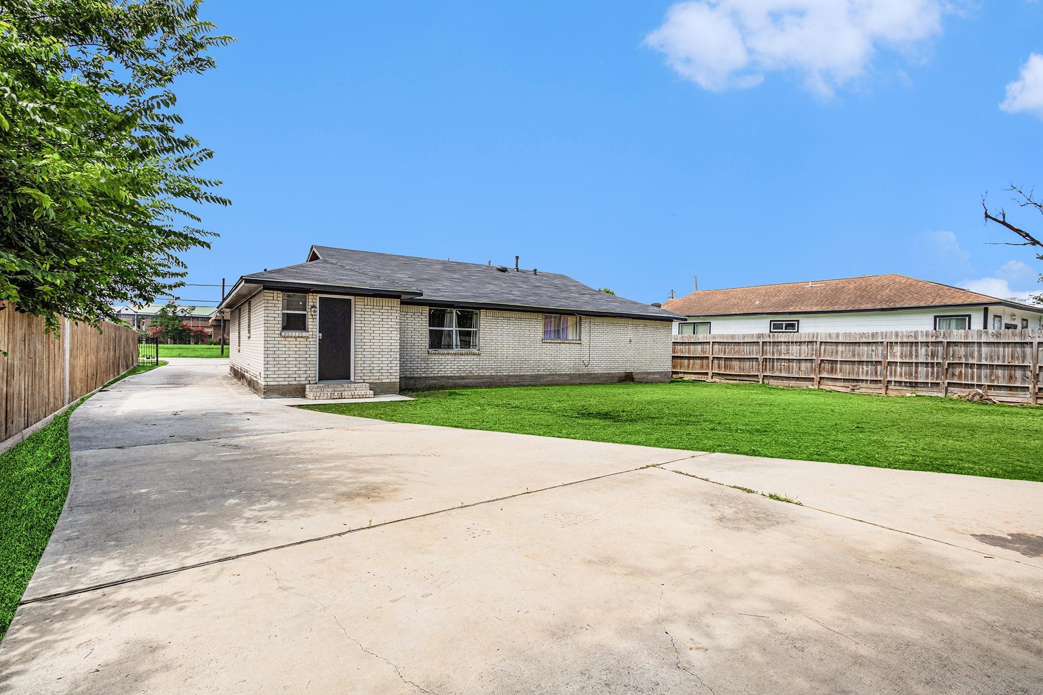 Property Photo: 8437 Furray Road TX 77028