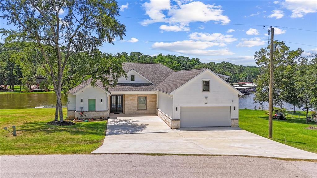 Property Photo:  305 Twin Magnolia  TX 77360 