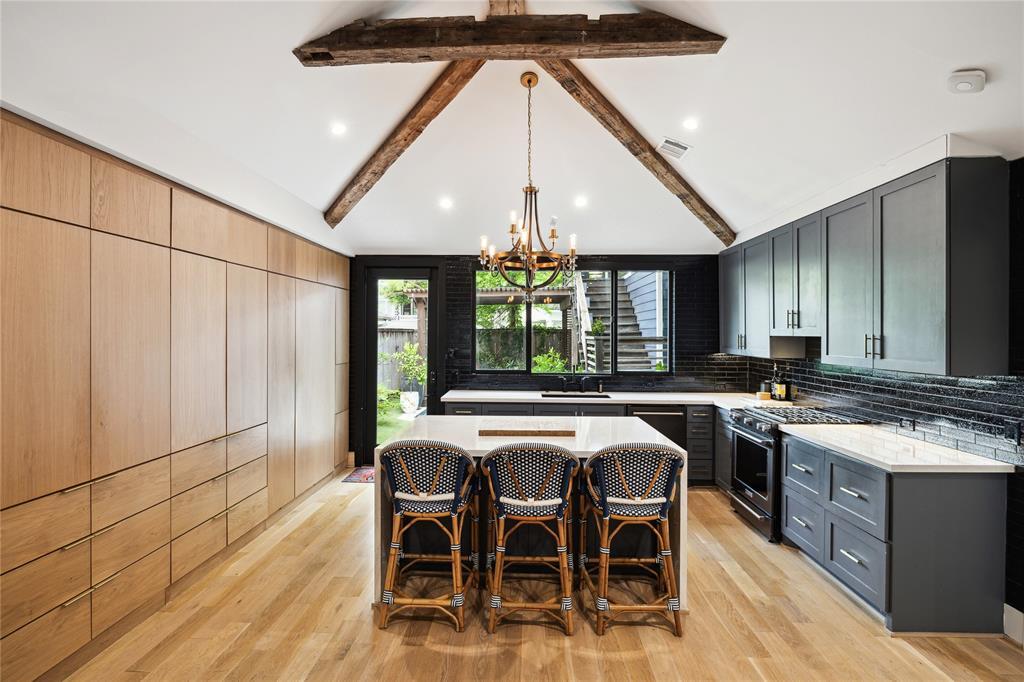 Property Photo: 406 Bomar Street TX 77006