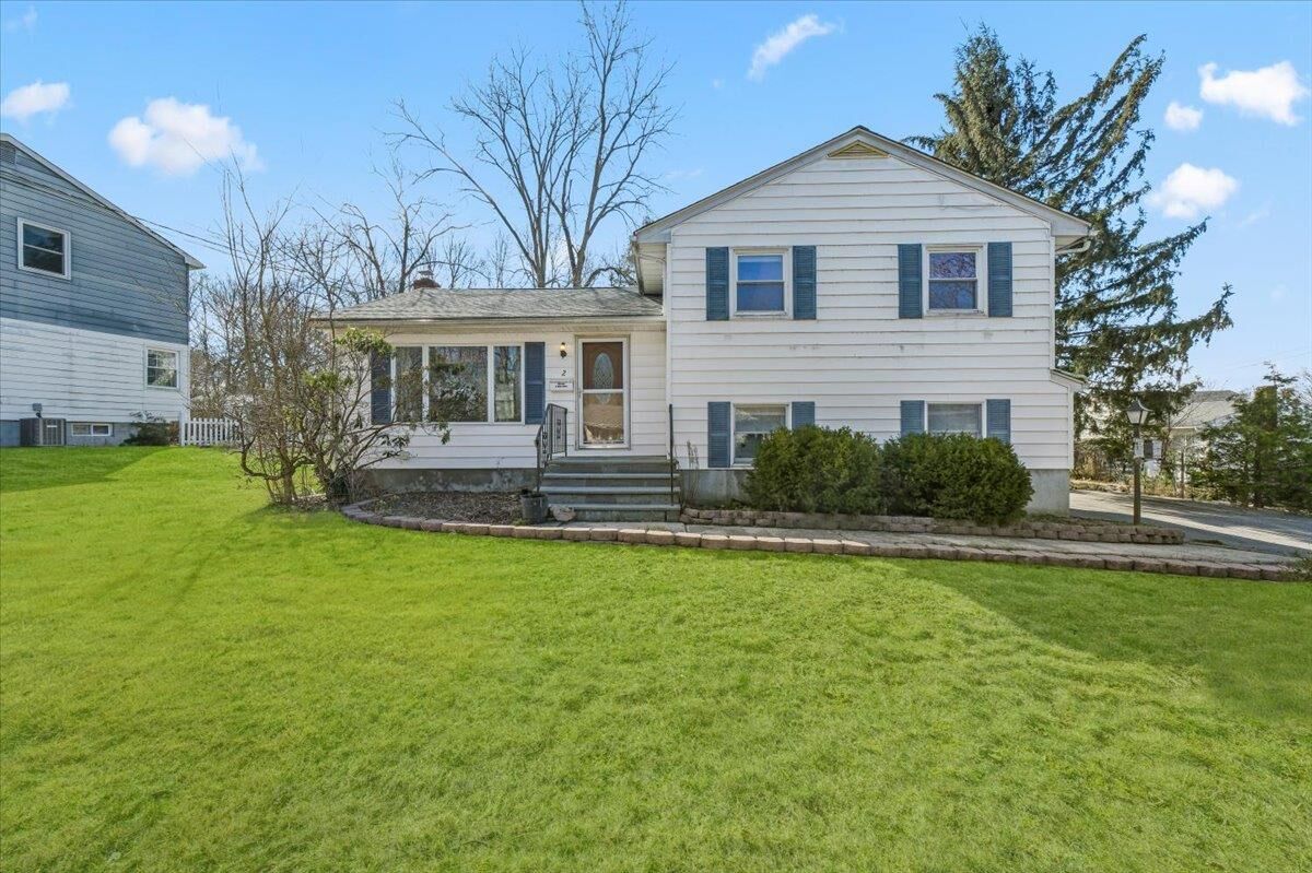 Property Photo:  2 Knox Drive  NY 12553 