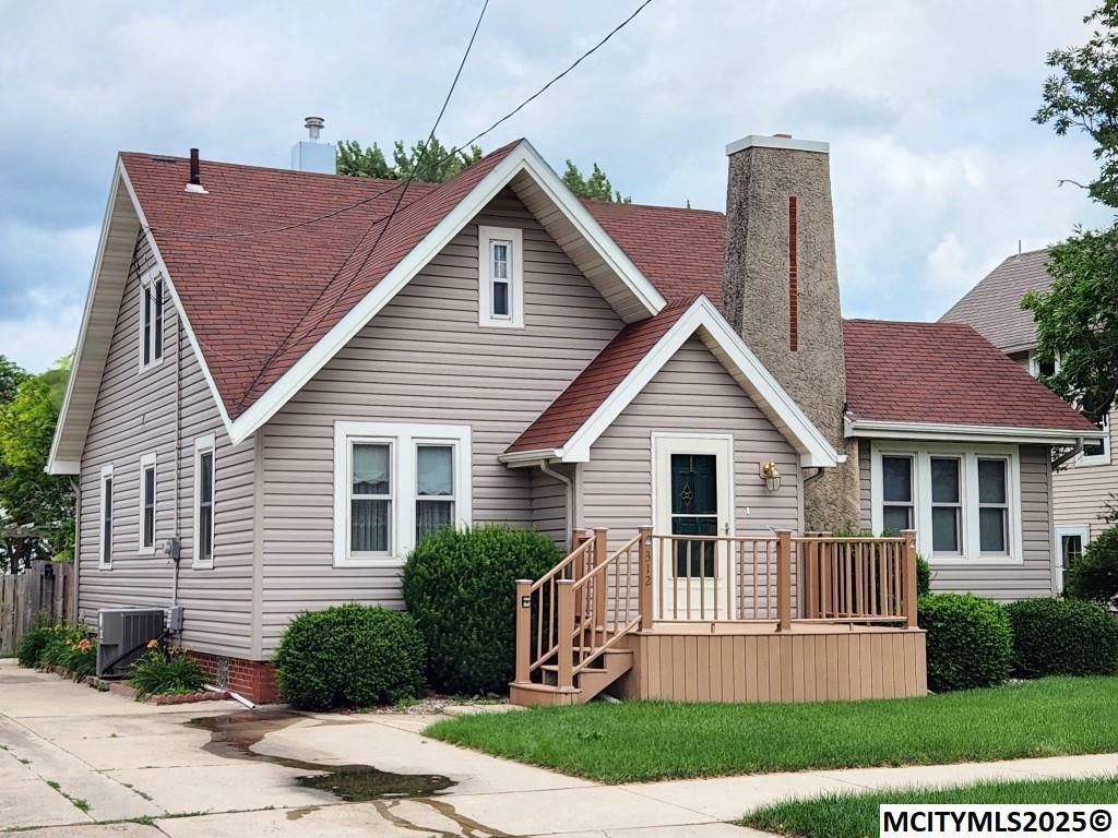 Property Photo:  312 15th SE  IA 50401 