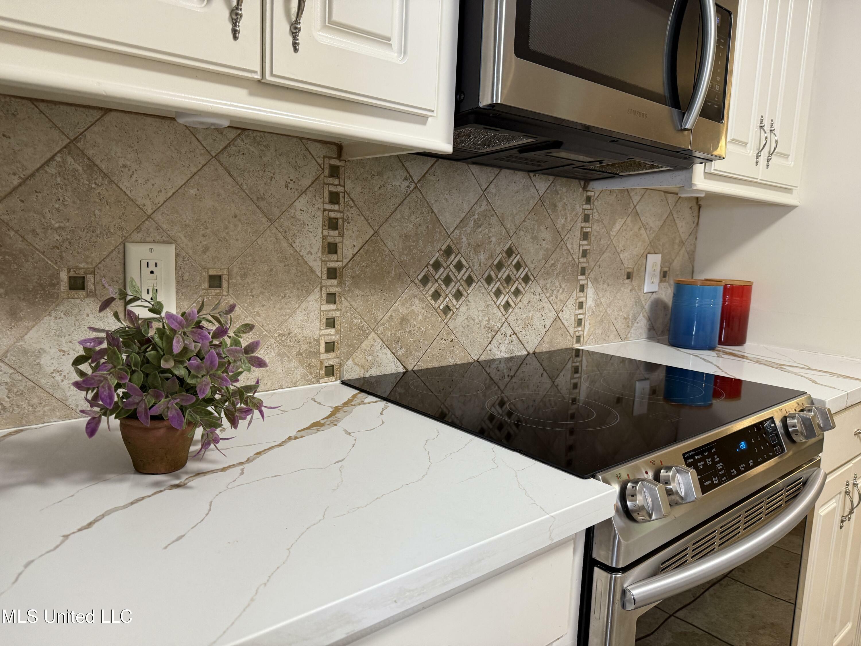 Property Photo: 210 Laurel Oak Cove MS 39047