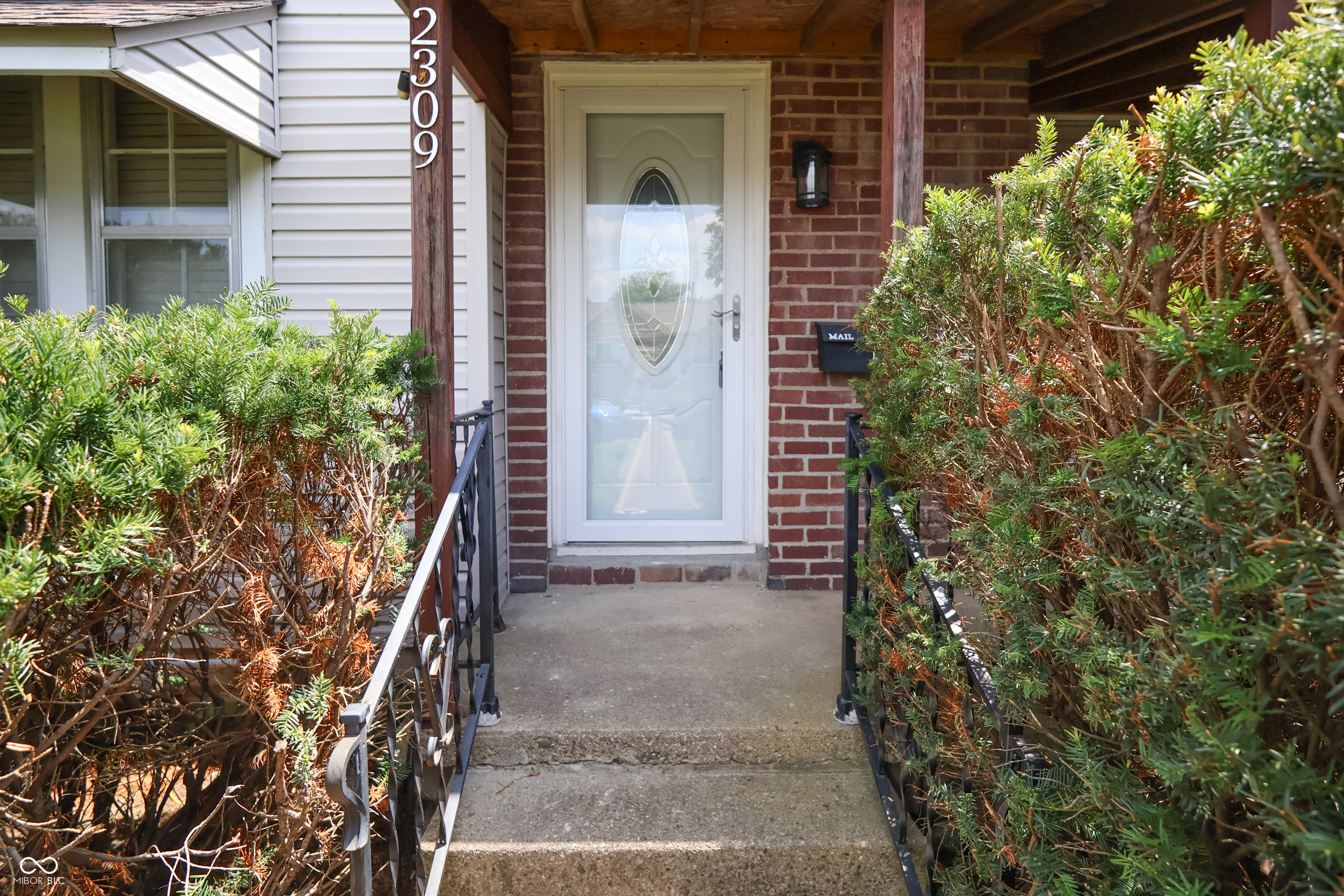 Property Photo: 2309 Maple Street IN 47201