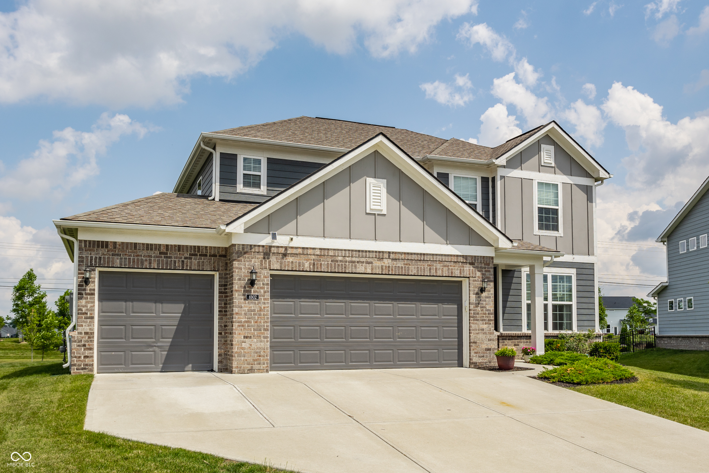 Property Photo: 6902 Diamondleaf Way IN 46112