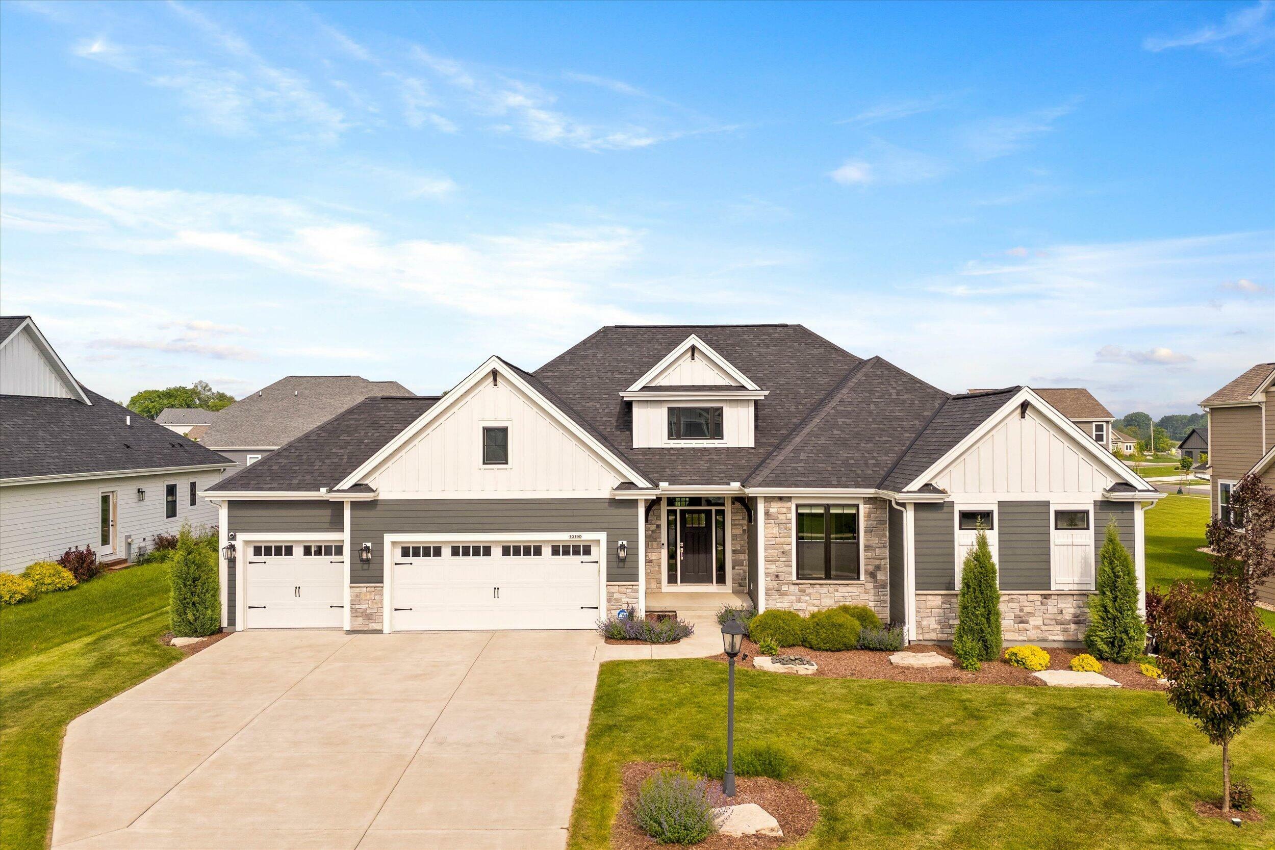 10190 S Woodside Ct  Franklin WI 53132 photo