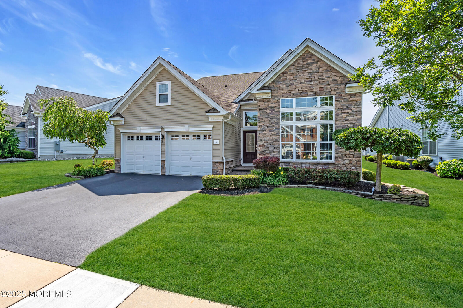 Property Photo:  5 Hamptonshire Way  NJ 08731 