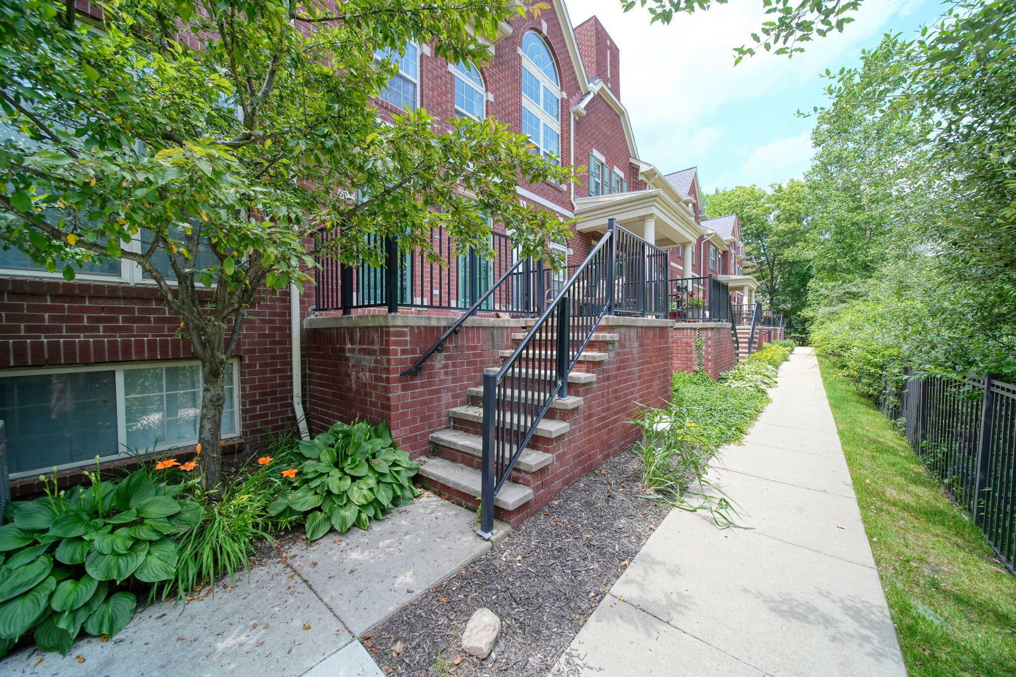 Property Photo: 662 Village Lane MI 48381