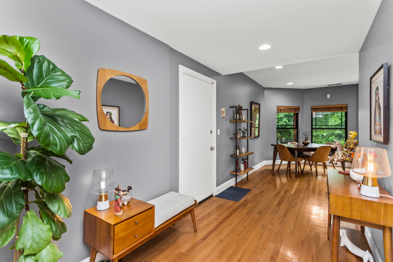Property Photo: 4872 N Kenmore Avenue 1 IL 60640