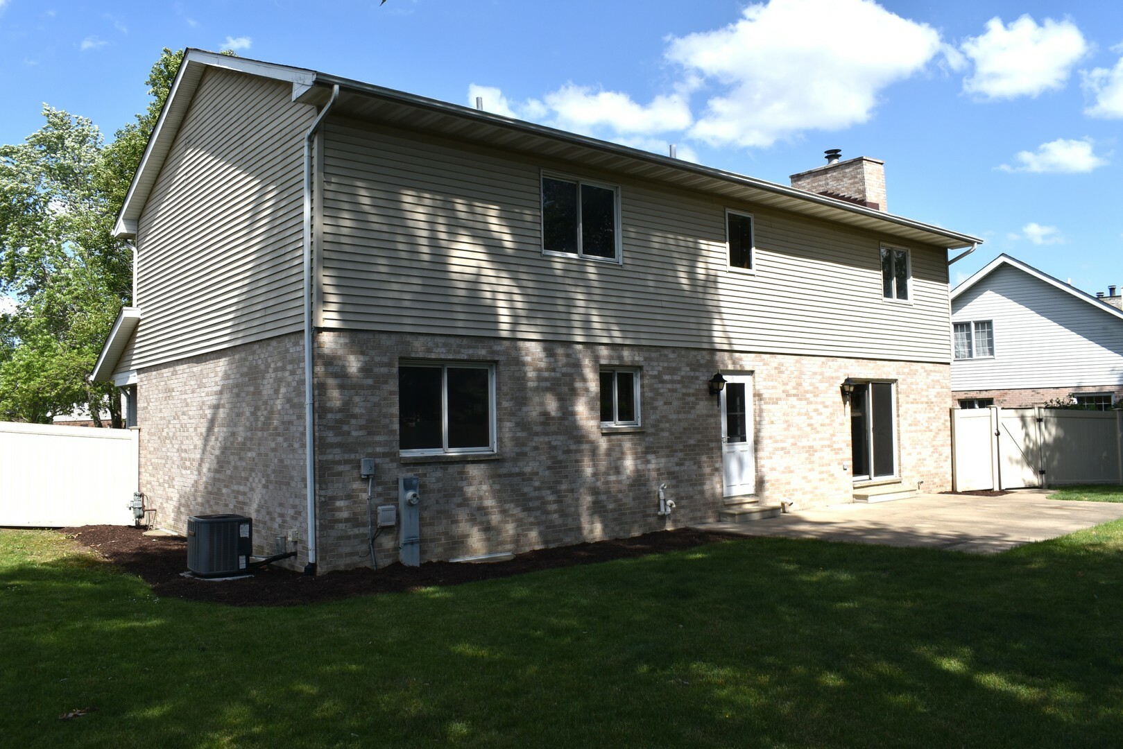 Property Photo: 1109 Kerry Lane IL 60431