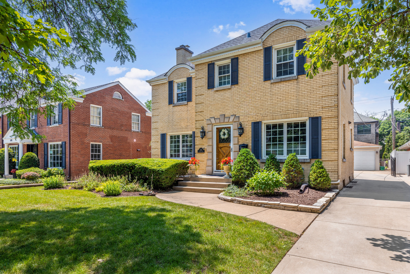 Property Photo: 604 S Stone Avenue IL 60525