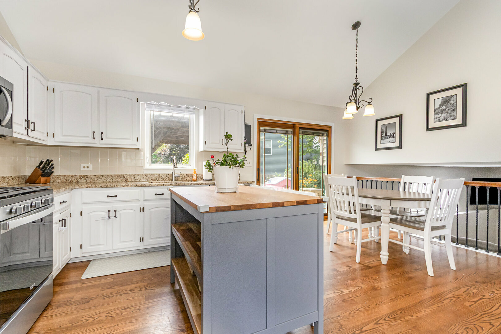 Property Photo: 16521 W Delaware Drive IL 60441