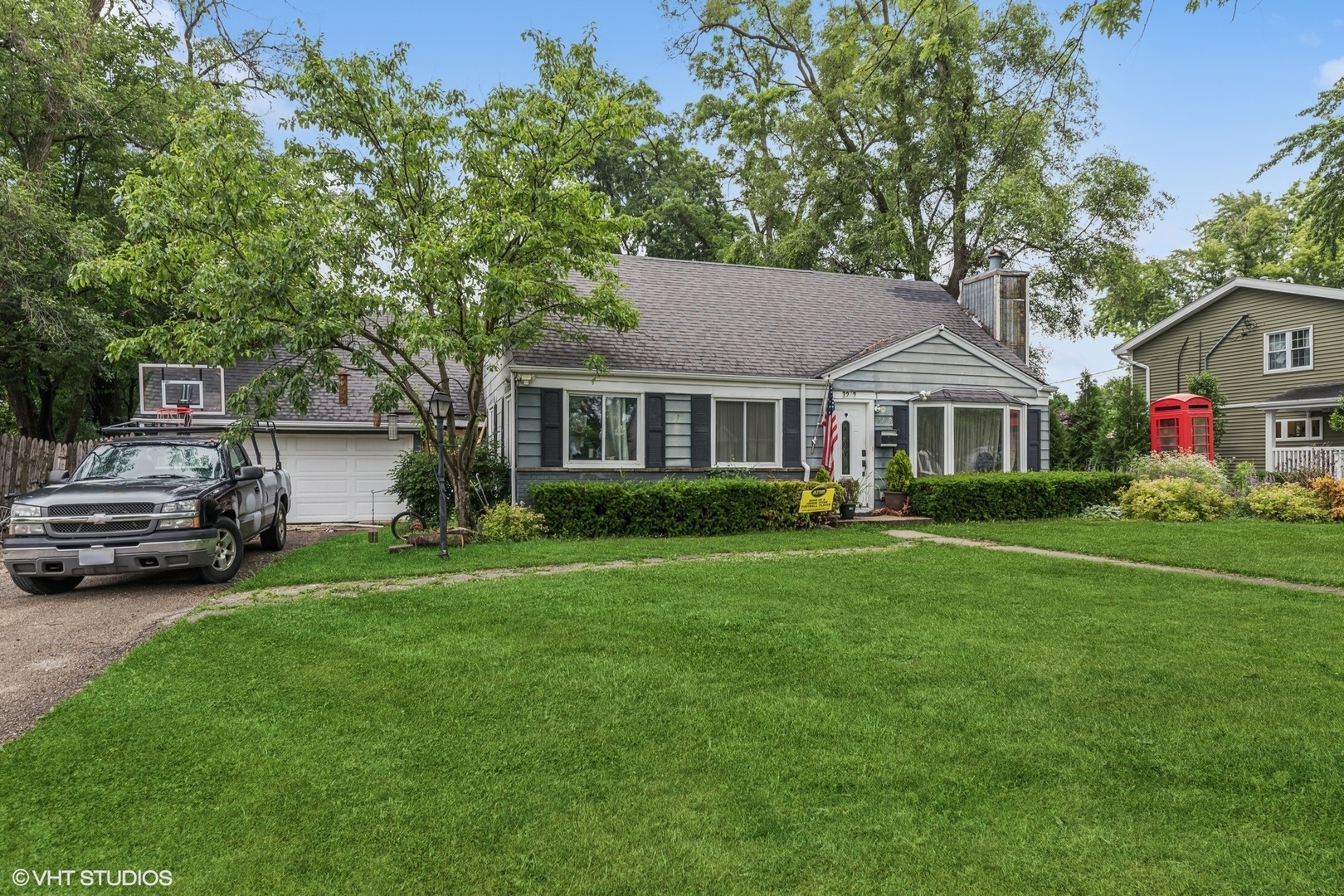 Property Photo: 3212 Lindenwood Lane IL 60025