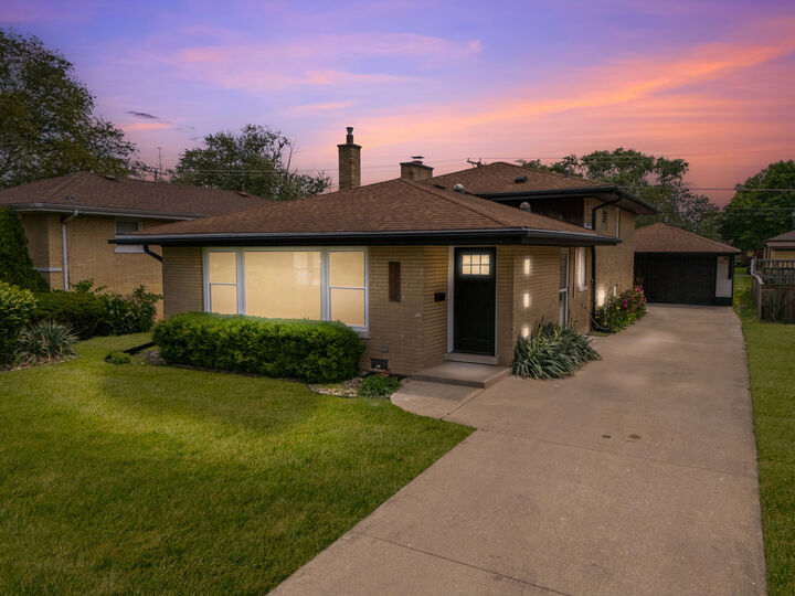 Property Photo: 1441 Forest Road IL 60526